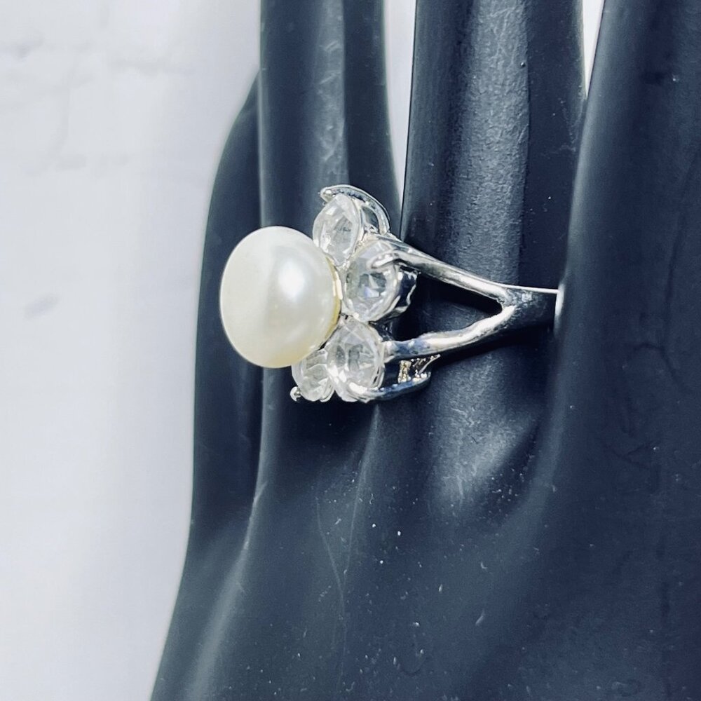 Silver Tone Clear Rhinestones And Faux Pearl Floral Statement Ring Size 6 (R448) - Picture 4 of 8